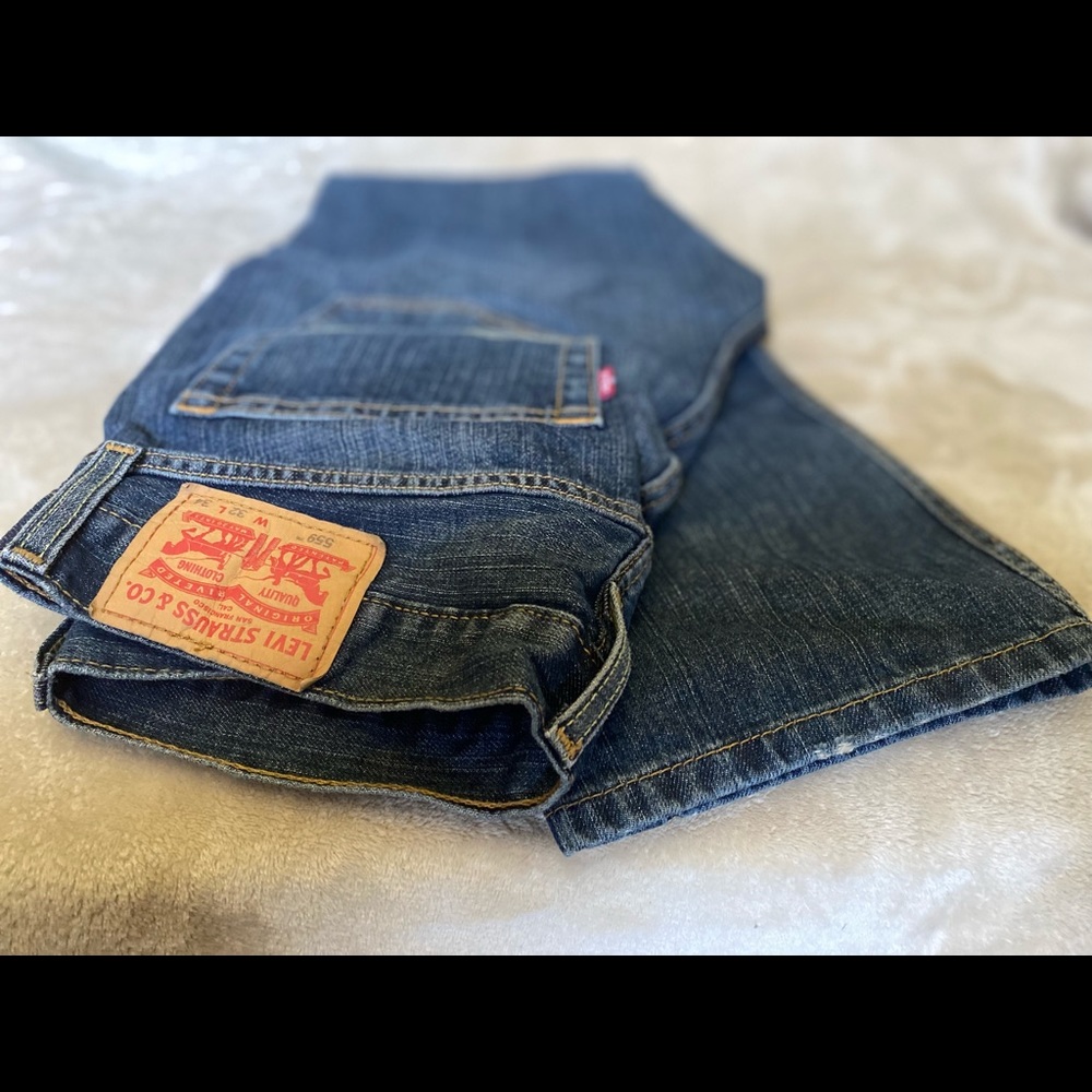 Levi’s 559 blue jeans 32 x 34